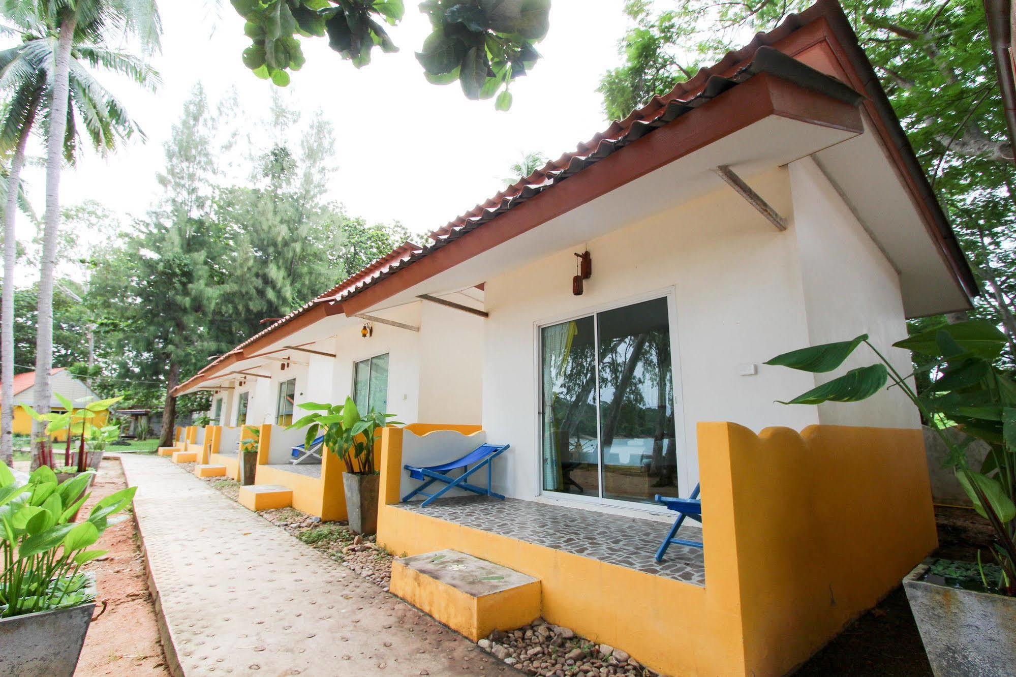 Issara Beach Resort 시촌 외부 사진