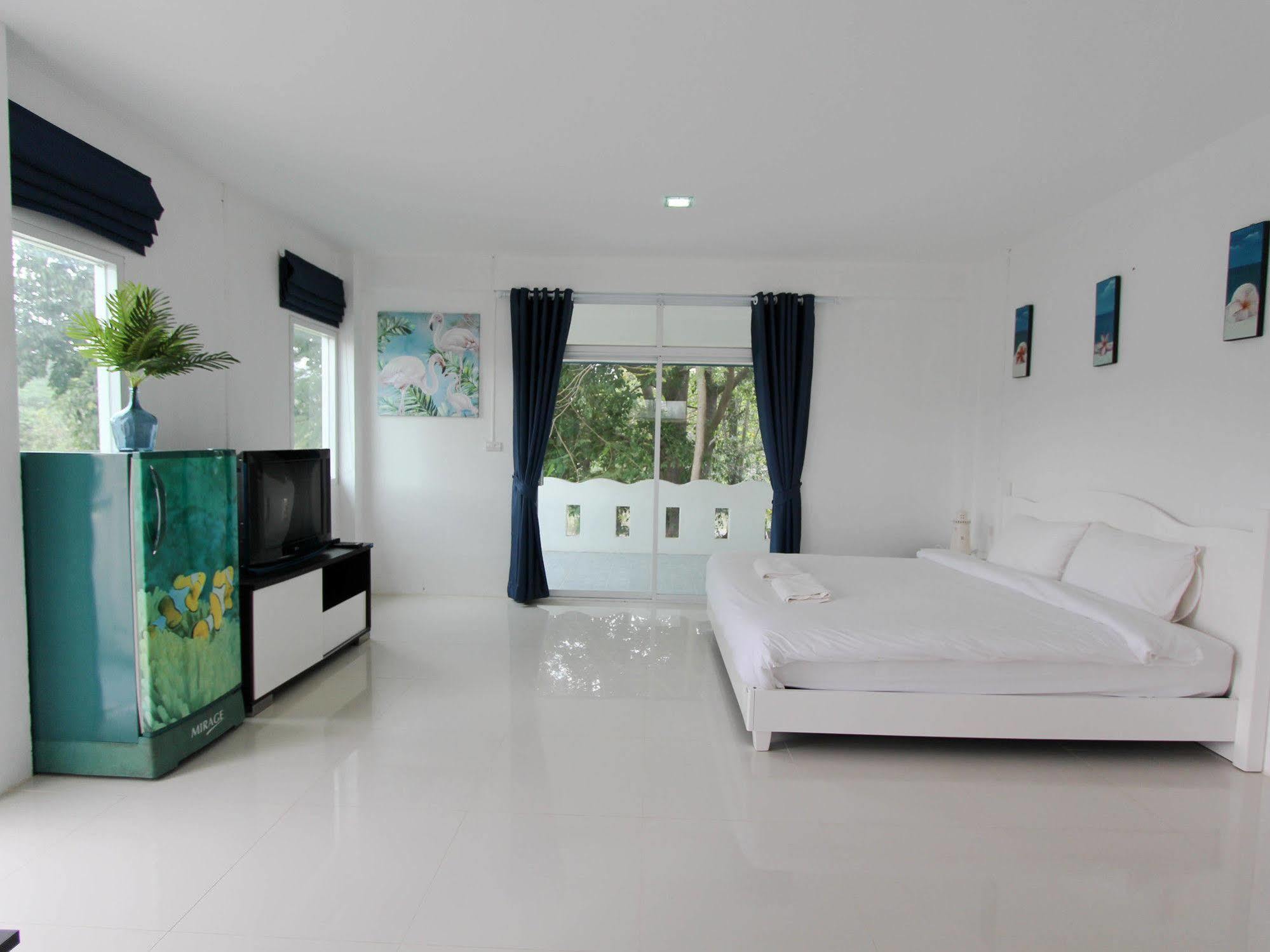 Issara Beach Resort 시촌 외부 사진