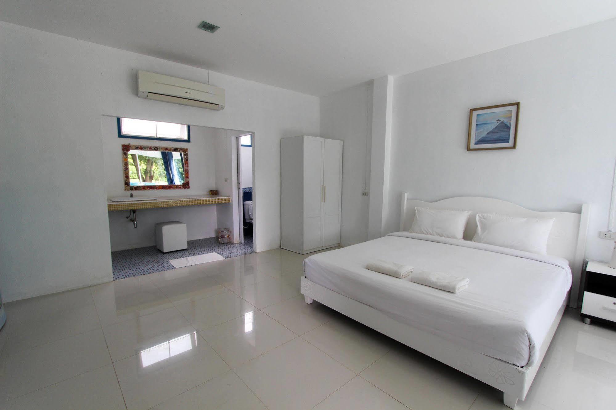 Issara Beach Resort 시촌 외부 사진