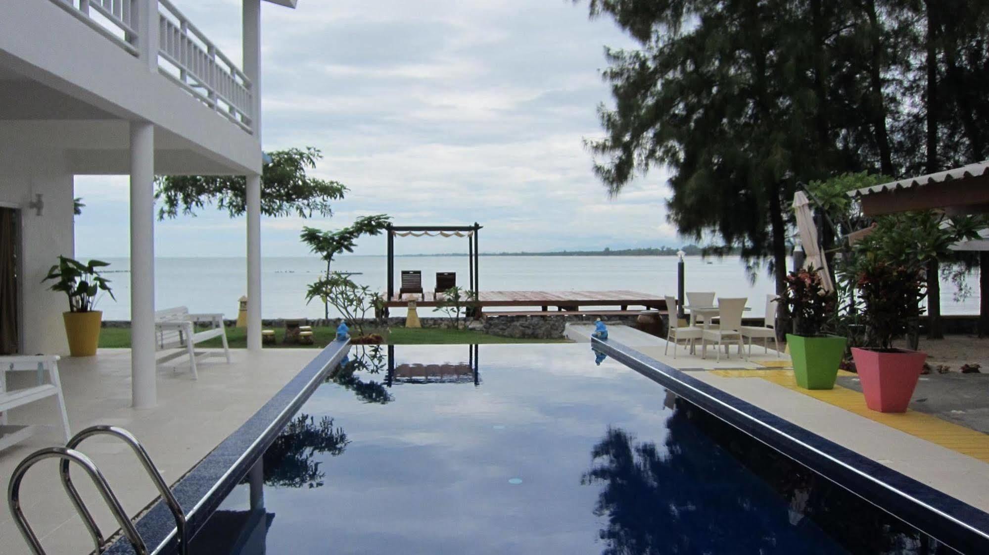Issara Beach Resort 시촌 외부 사진