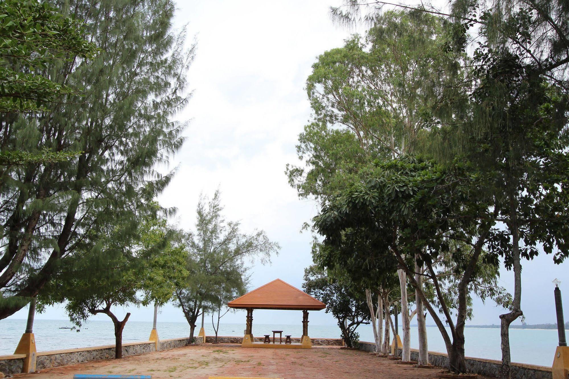 Issara Beach Resort 시촌 외부 사진